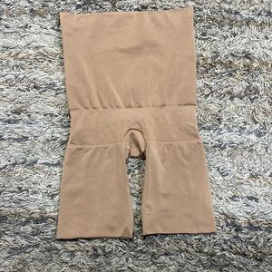 ASSETS by SPANX Women's Remarkable Results High-Waist Mid-Thigh Shaper sz small